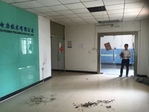 松崗107國道旁800平方米豪華辦公室/廠房招租，優(yōu)越地段，盡享便捷商務(wù)